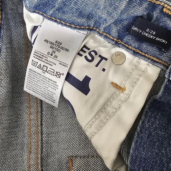 Womens GAP Demin Distressed Shorts - Picture 2 of 3